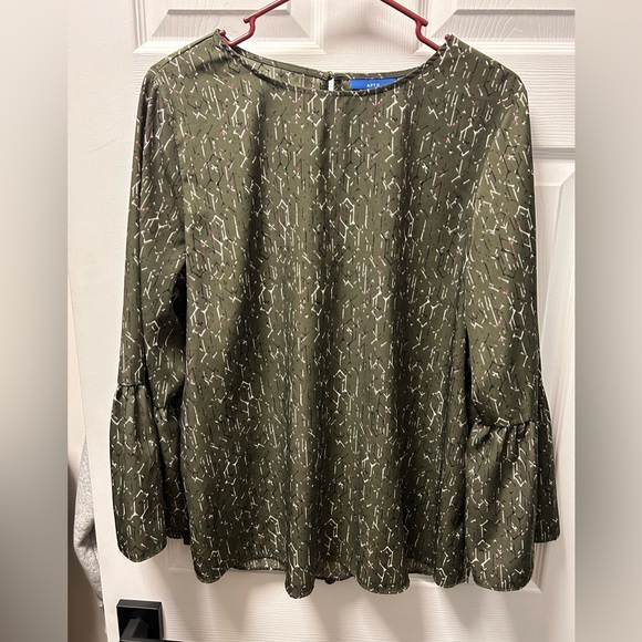 🌲🌲Apt. 9 Olive Patterned Blouse🌲🌲 - Picture 1 of 3